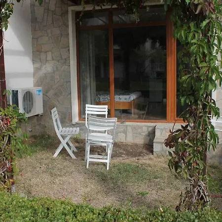 アパート Studio Apartment At 4 Star Vineyards Spa Resort ブルガス